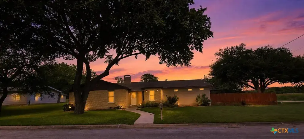 110 Live Oak Street, Gonzales