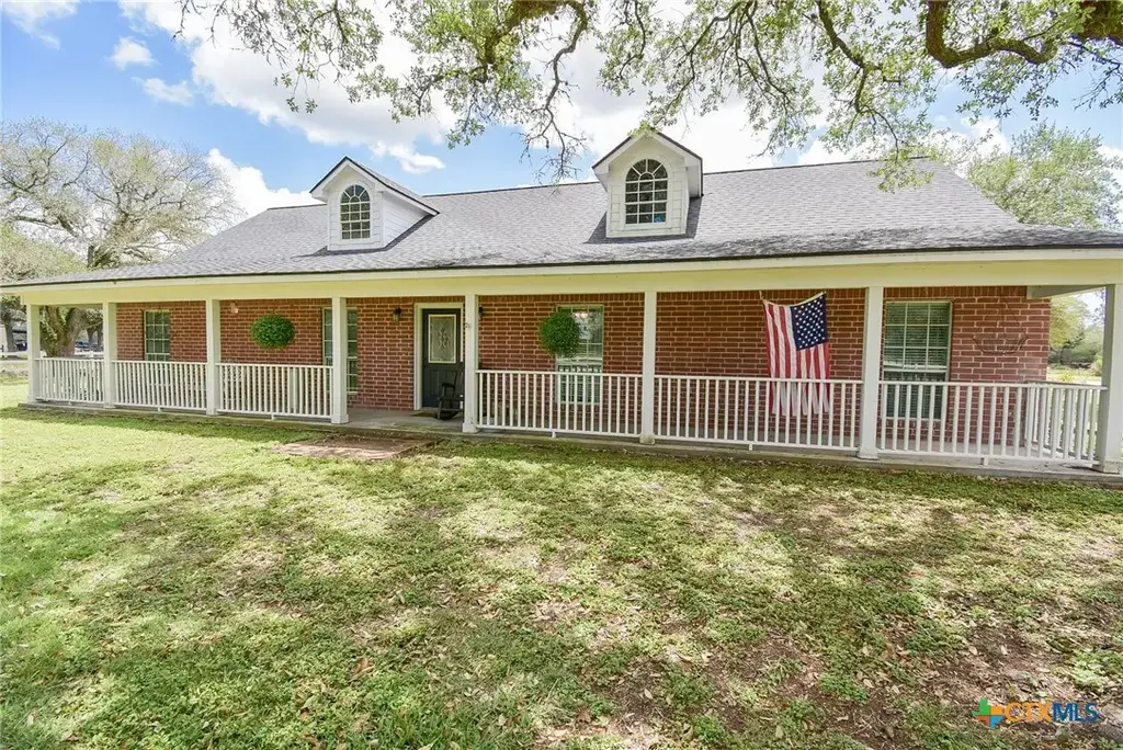 4427 County Road 382, Louise