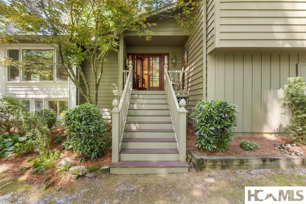 221 Hideaway Trail, Highlands
