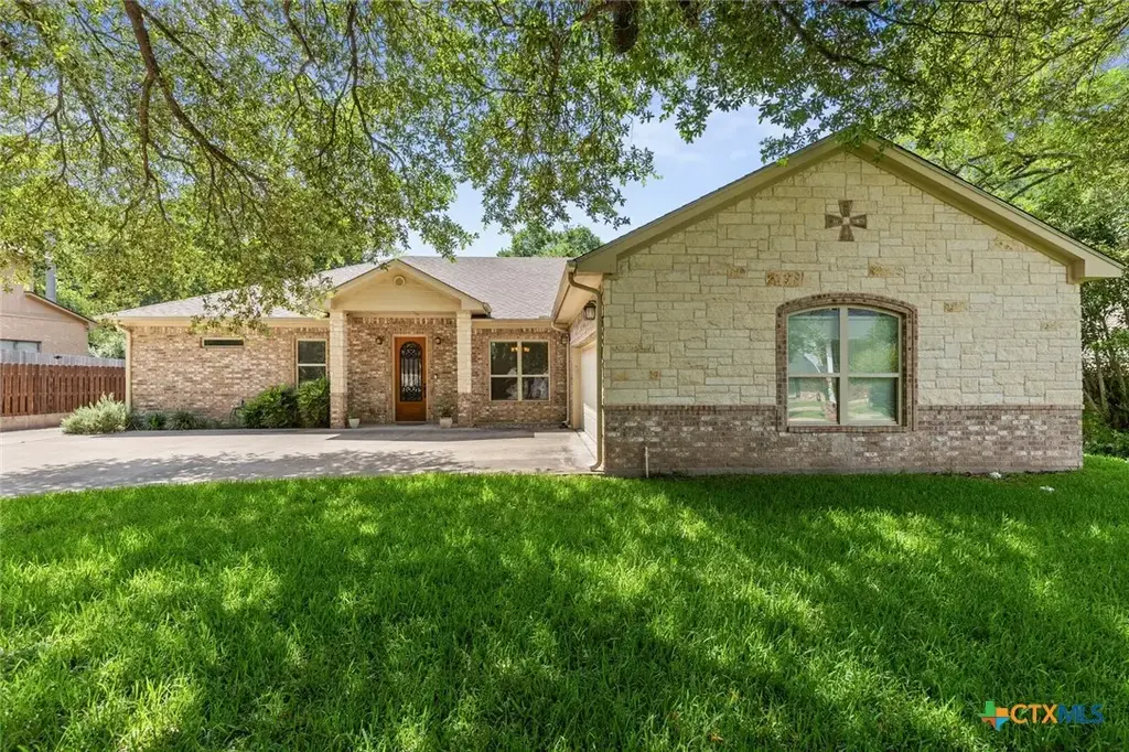 2809 Creek Side Drive, Temple