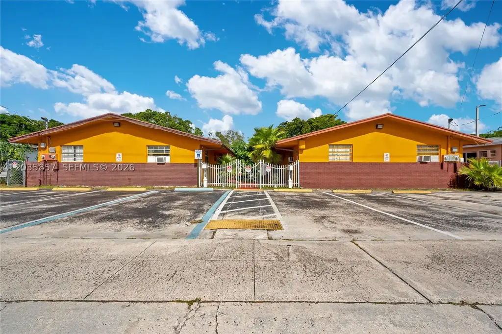 129-131 Se 5th St, Hallandale Beach