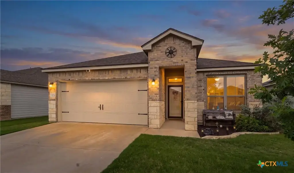 1324 Lakeway Crossing Drive, Temple