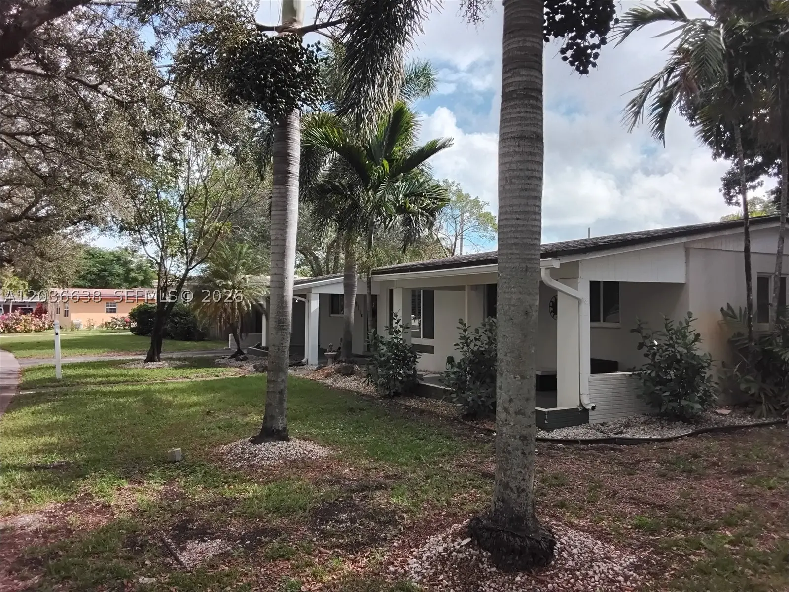 3 of 30 - 911 W Country Club Circle, Plantation, FL