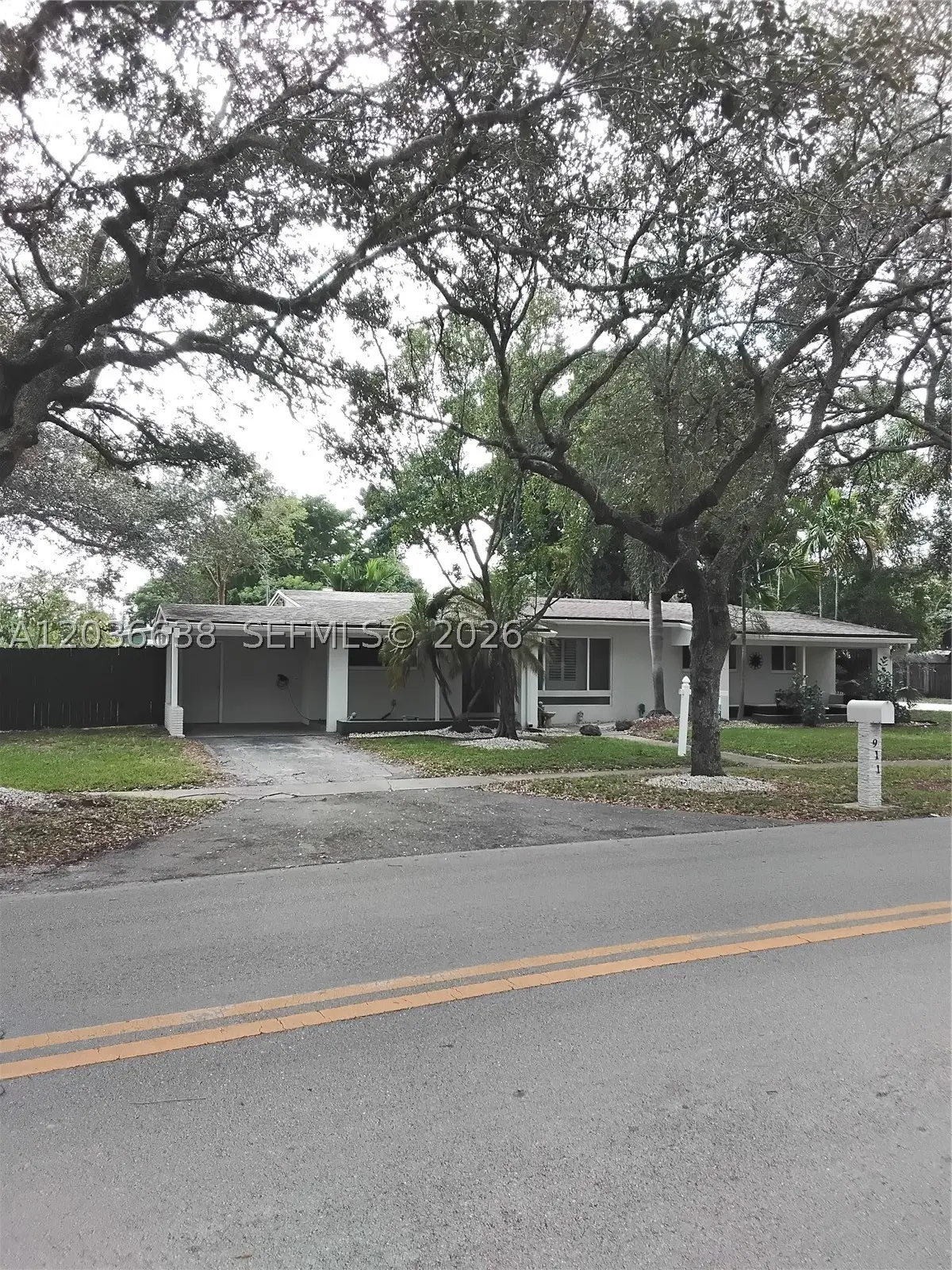 4 of 30 - 911 W Country Club Circle, Plantation, FL