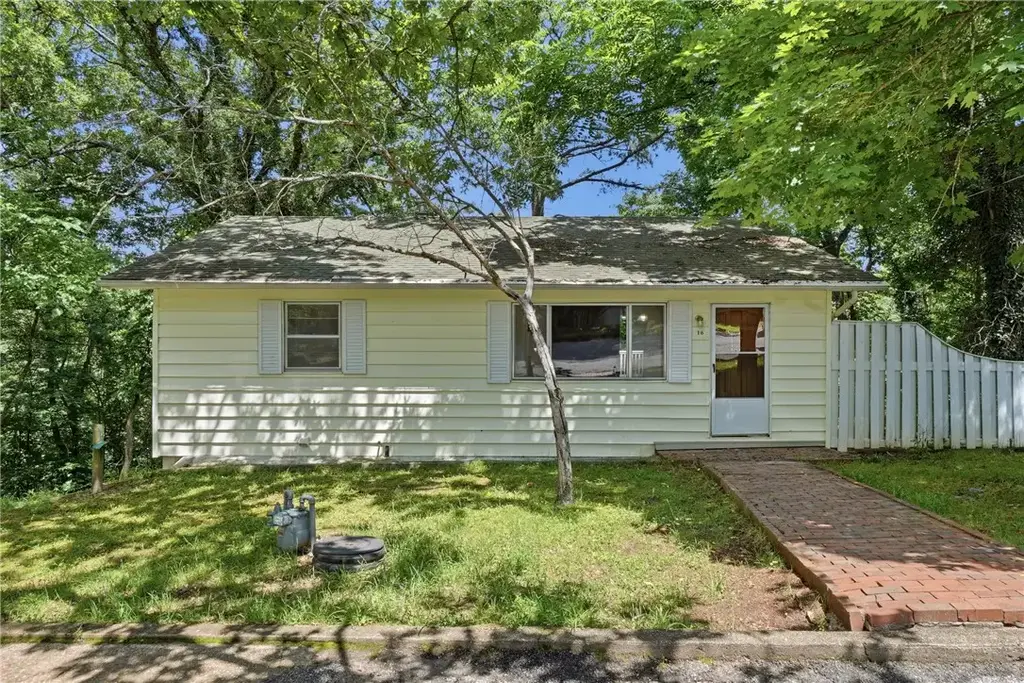 16 College Street, Eureka Springs