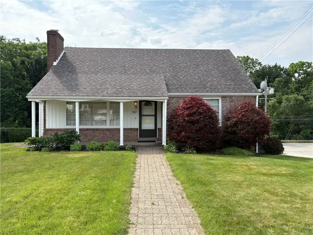 102 Carnold Drive , Munhall