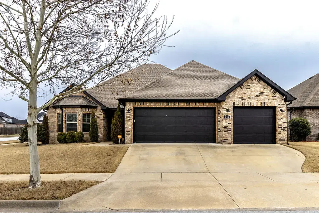 438 N Reeds Bridge Drive, Fayetteville