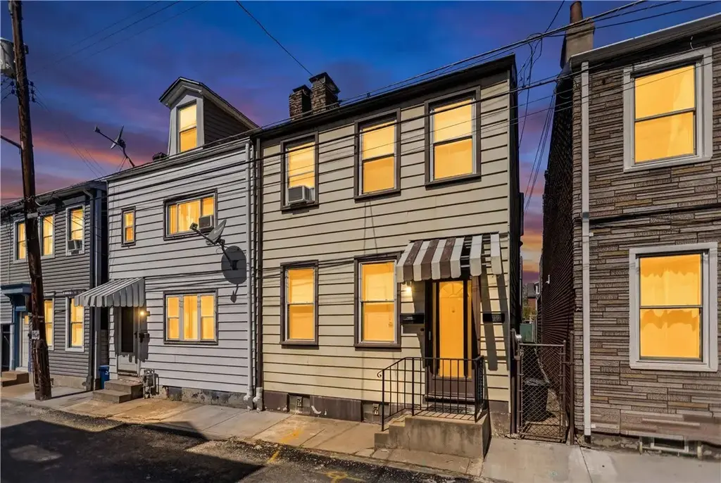 1813 Fox Way, South Side