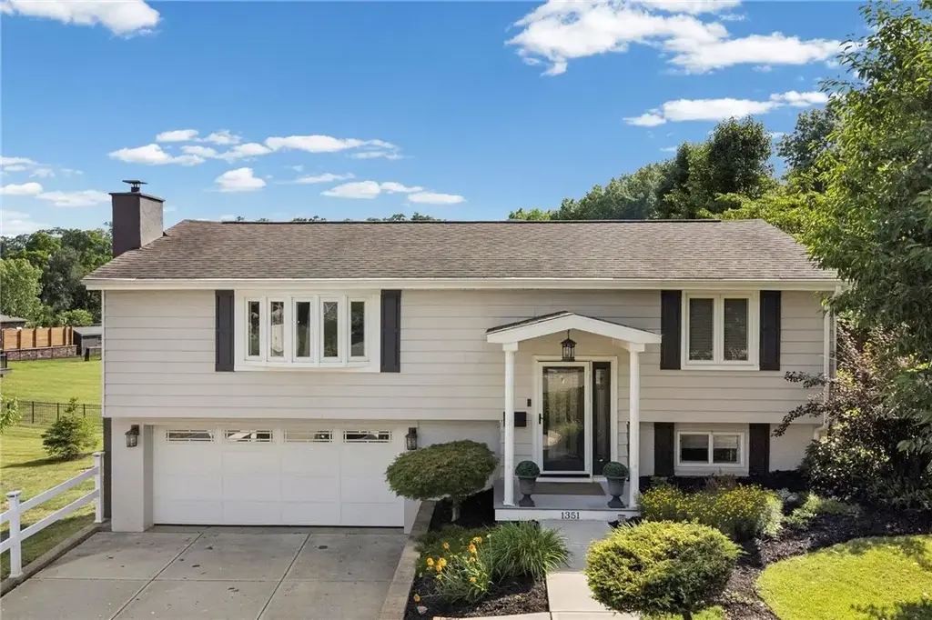 1351 Carnahan Road , Banksville/Westwood