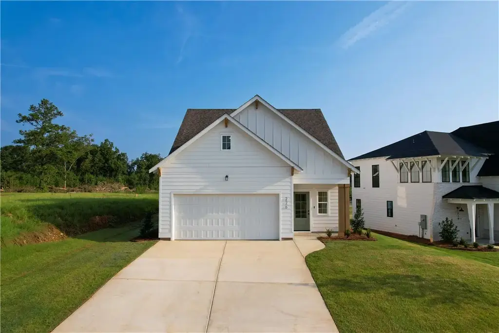 226 Firefly Ln, Opelika