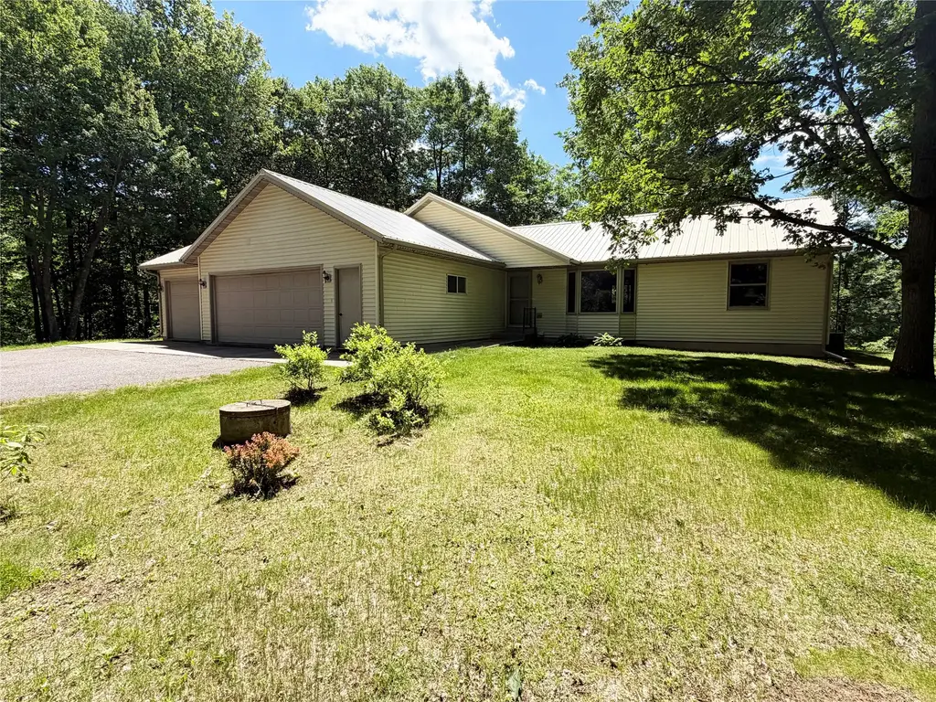 2525 28th Avenue, Birchwood