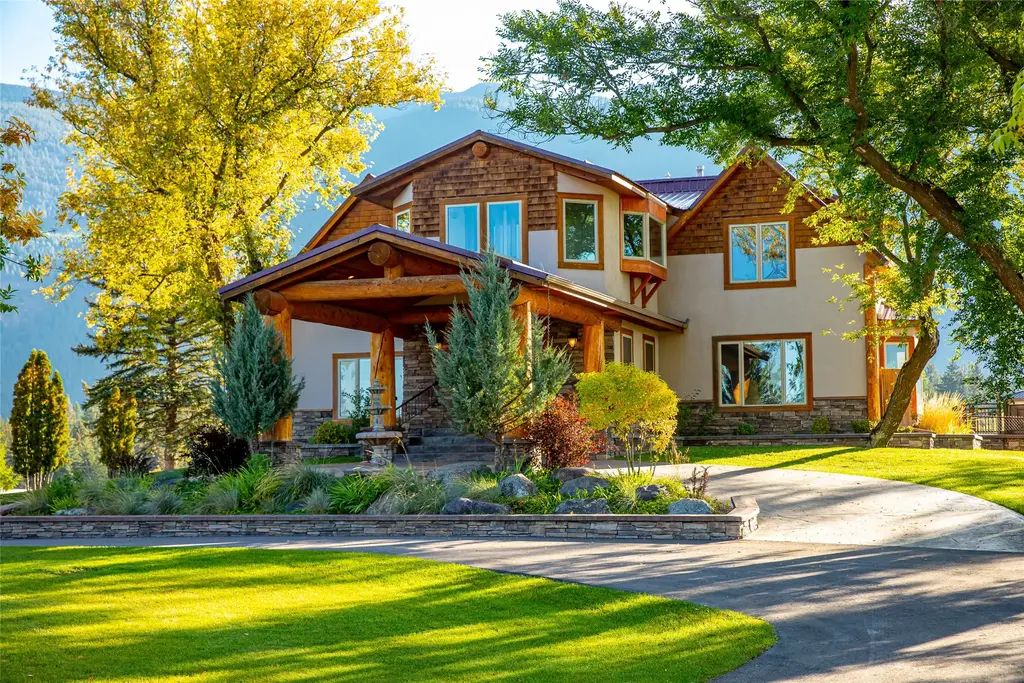 1335 Mooring Road, Columbia Falls
