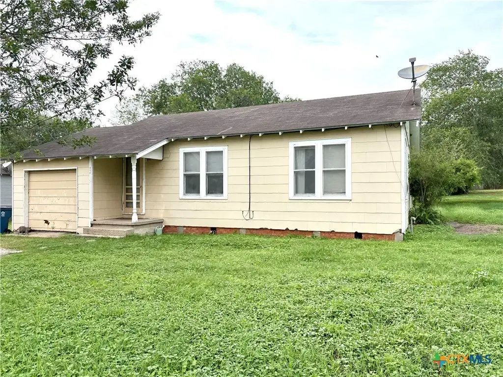 314 E North Street, Goliad