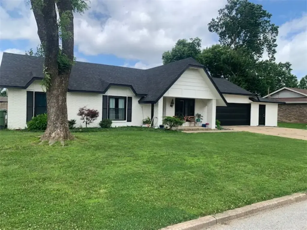 1006 S 21st Street, Rogers