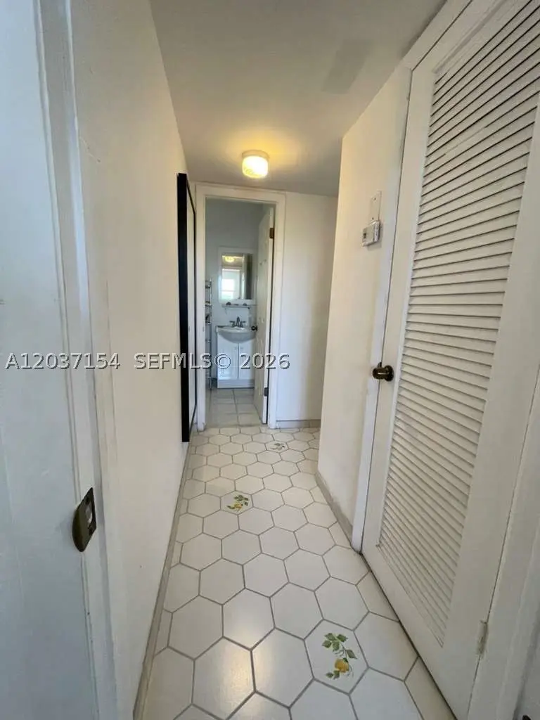 3 of 10 - 8081 N Sunrise Lakes Drive #306, Sunrise, FL