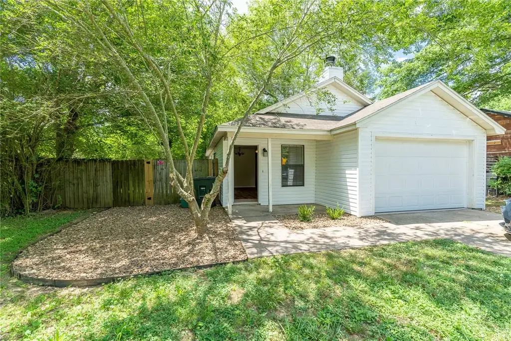 559 S Ray Avenue, Fayetteville