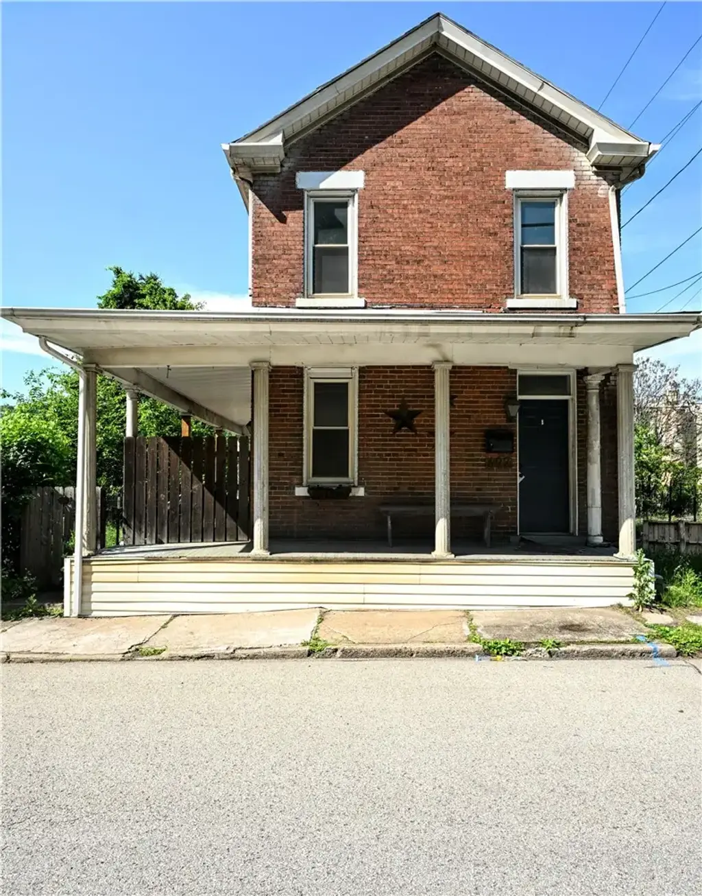 697 Main Street , Monongahela