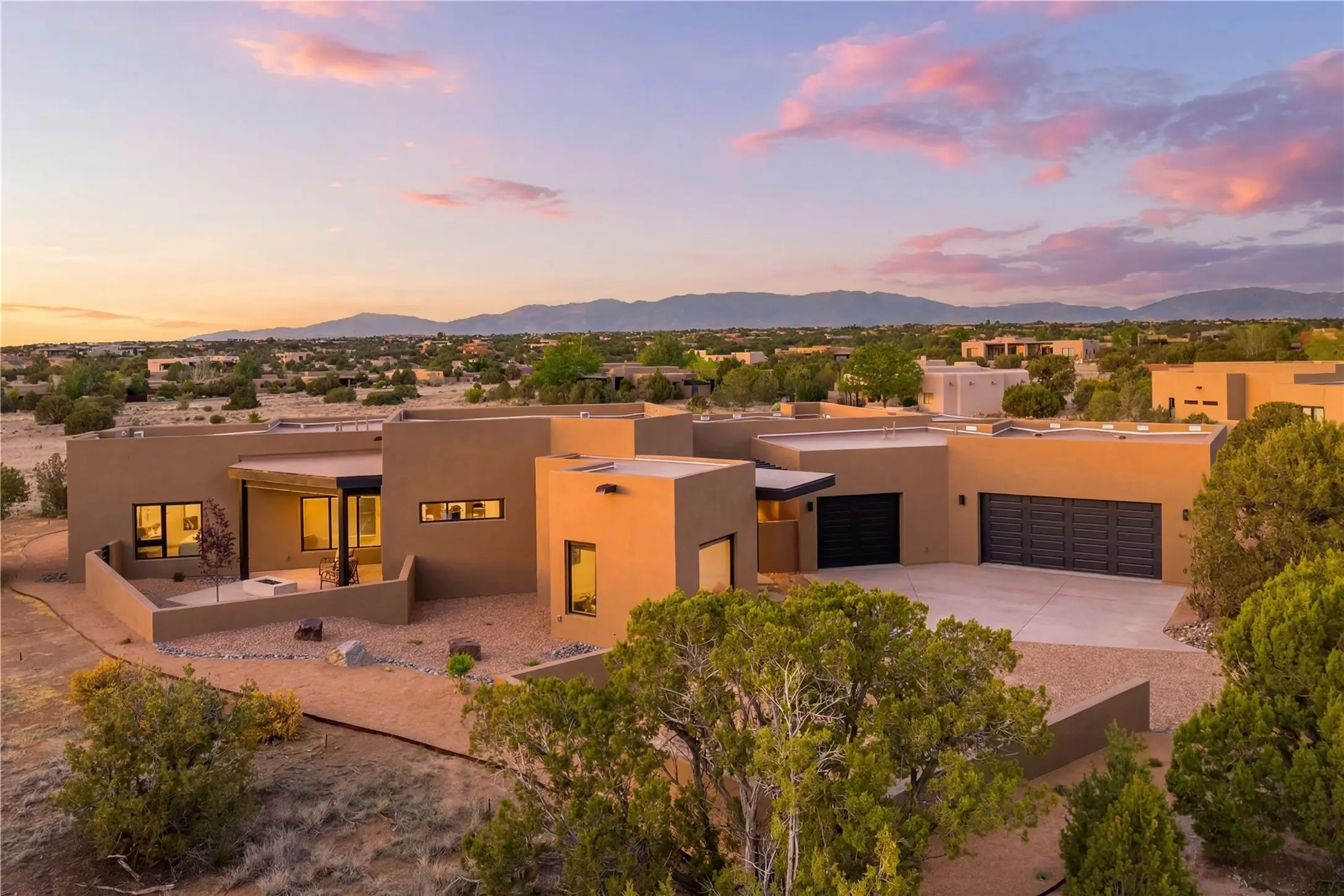 135 Paseo Aragon, Santa Fe