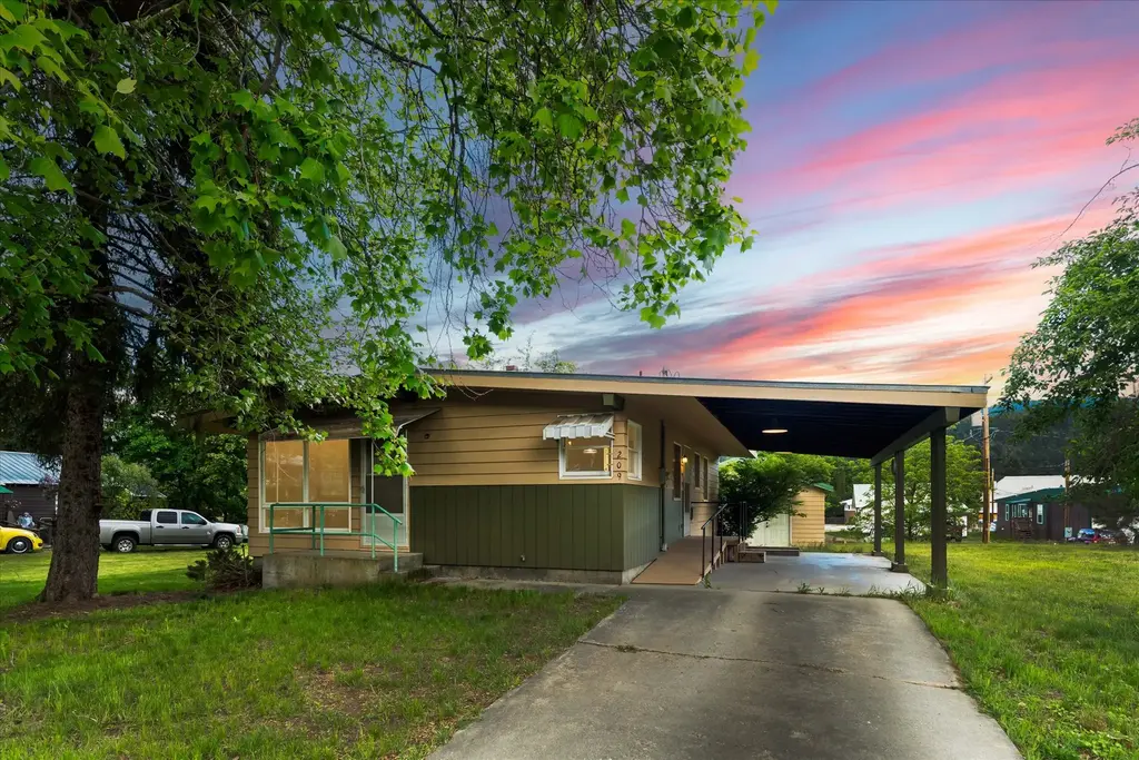 209 E Mineral Avenue, Troy