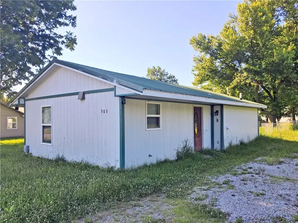 303 W 8th Street, Green Forest