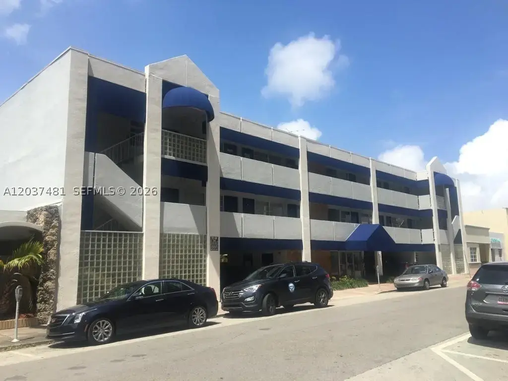 145 Madeira Ave 202, Coral Gables