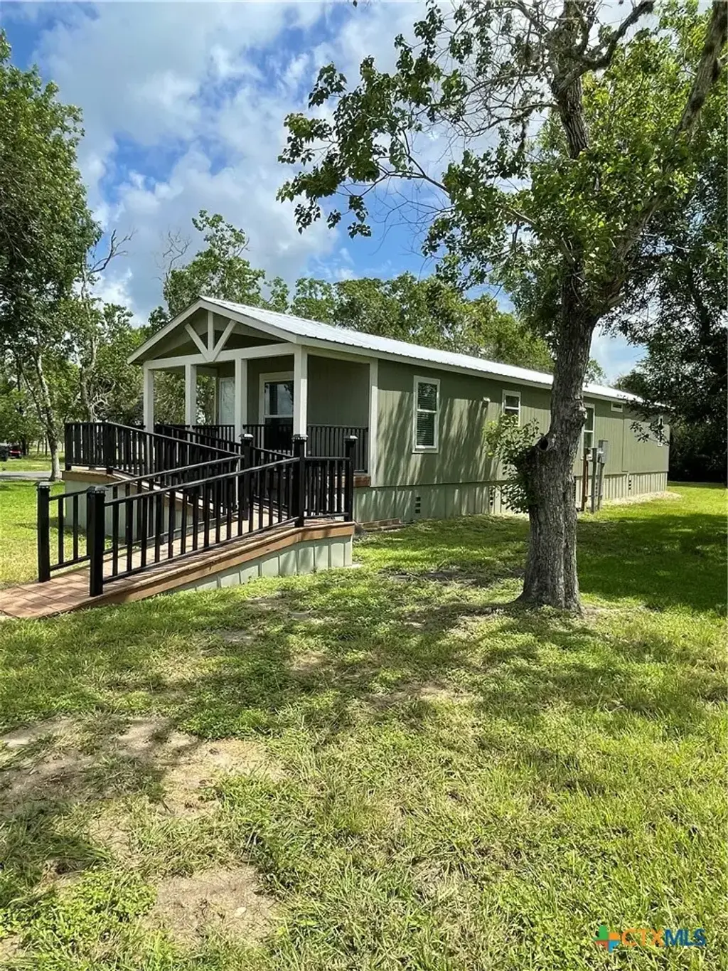 908 N Colorado Street, Edna