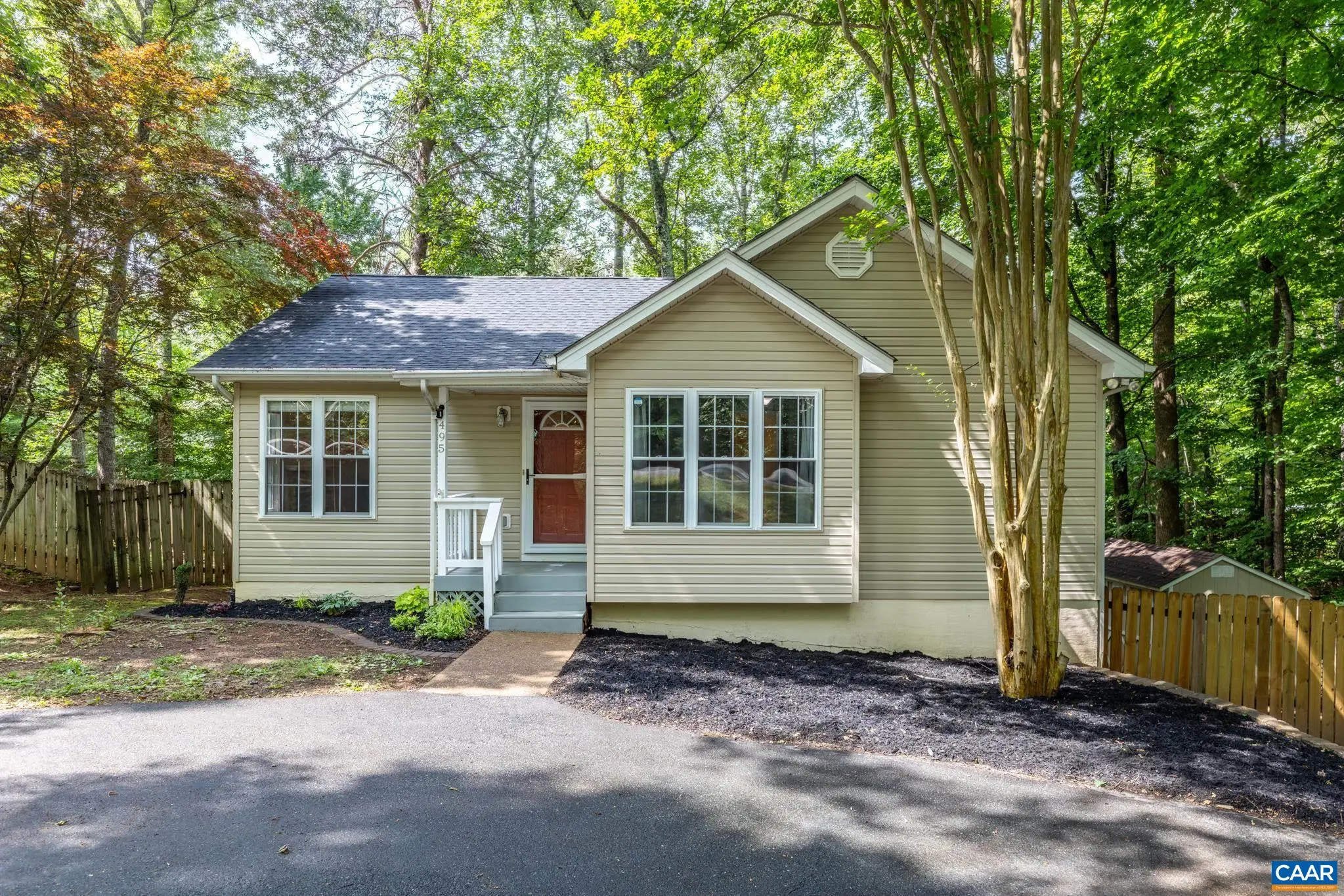 495 Jefferson Dr, Palmyra