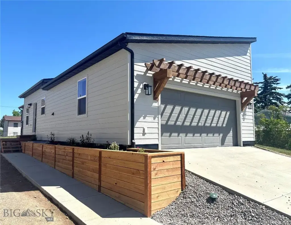 720 Elm Street, Helena