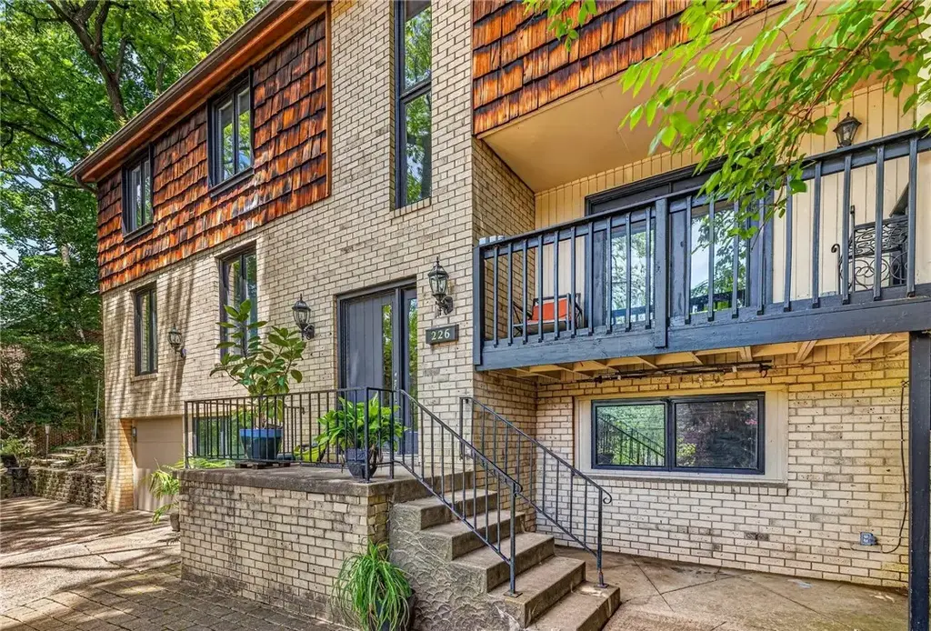 226 Seminole Drive, Mt Lebanon