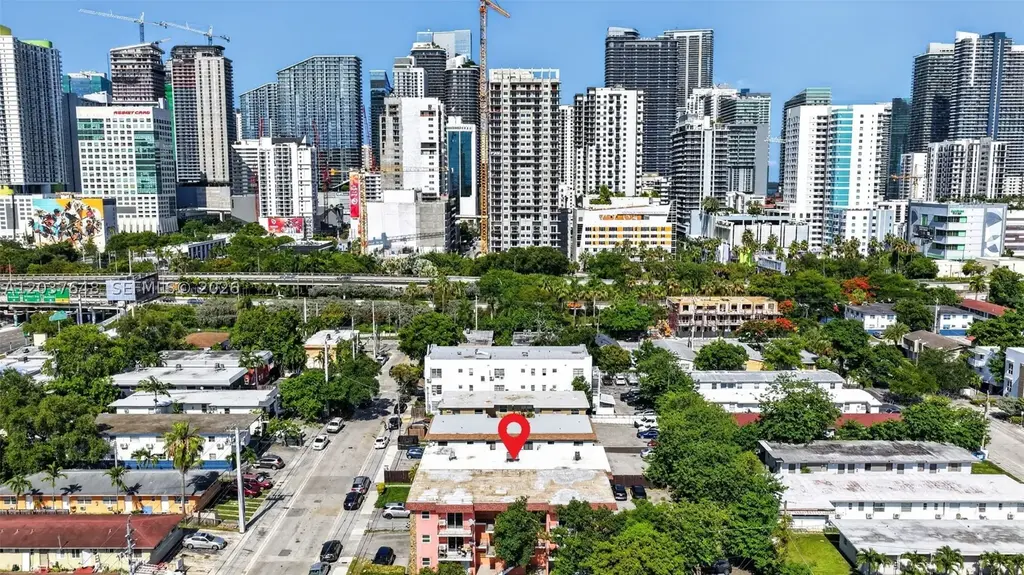 450 Sw 9th St, Miami