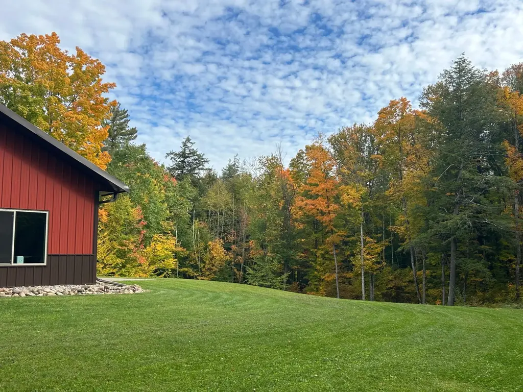 N10311 Hemlock Rd, Elcho