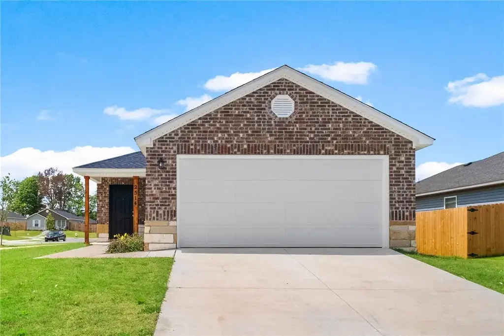 2514 E Meramec Street, Fayetteville