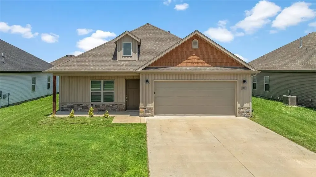 1100 Pebble Pass, Centerton