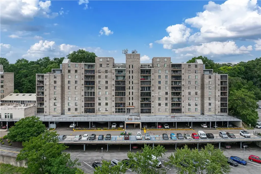 2120 Greentree 408e, Scott