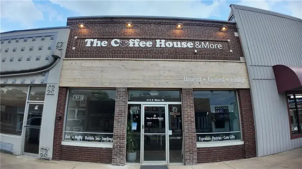 213 E Main Street, Gentry