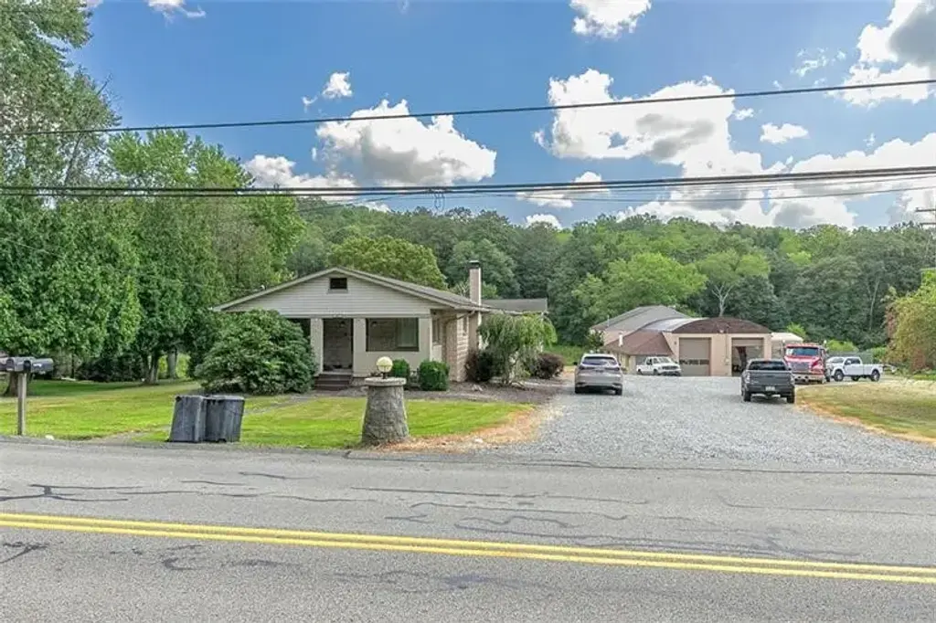 3275 Hills Church Road, Murrysville