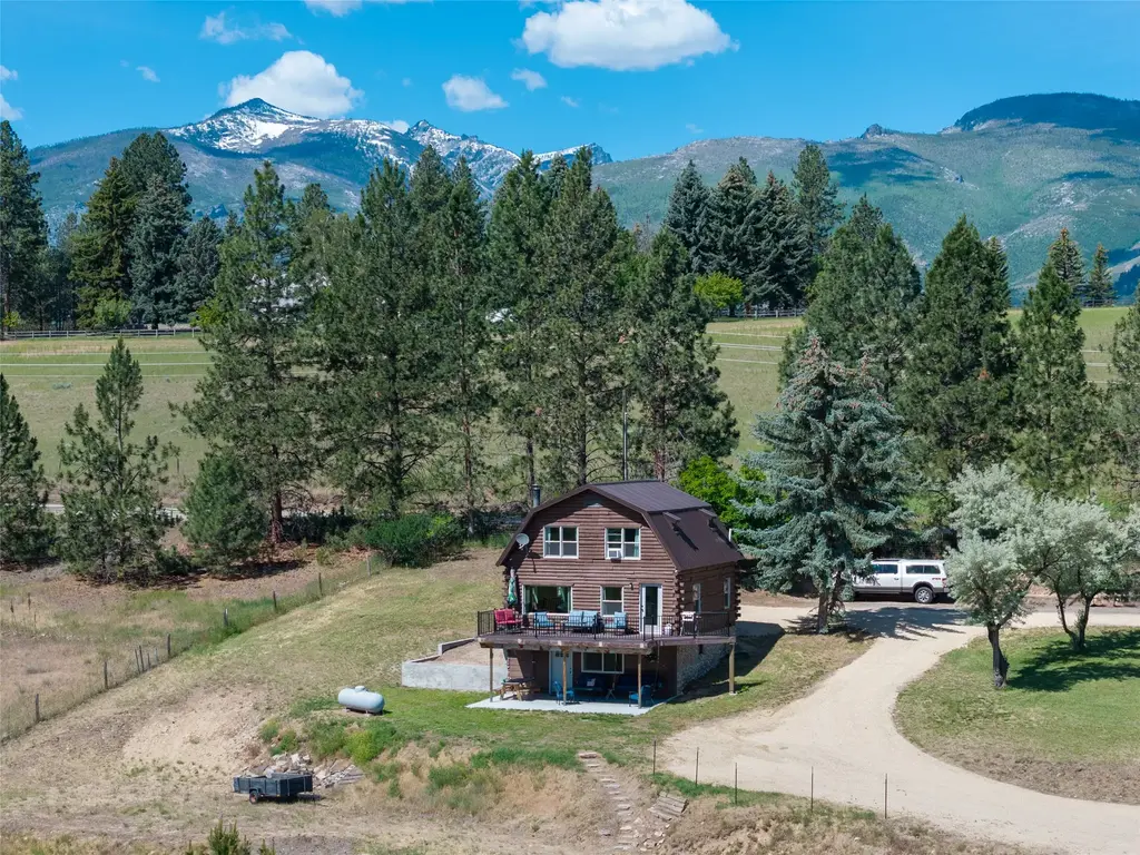 385 Sheafman Creek Road, Victor