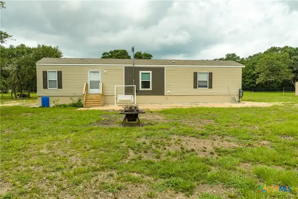 1291 County Road 157, Hallettsville