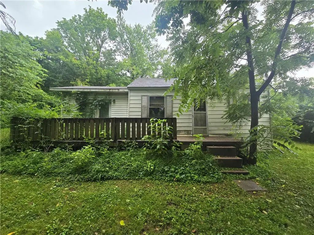 715 W County Line Road, Springdale