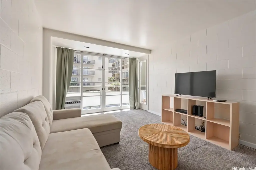 445 Kaiolu Street # 212, Honolulu