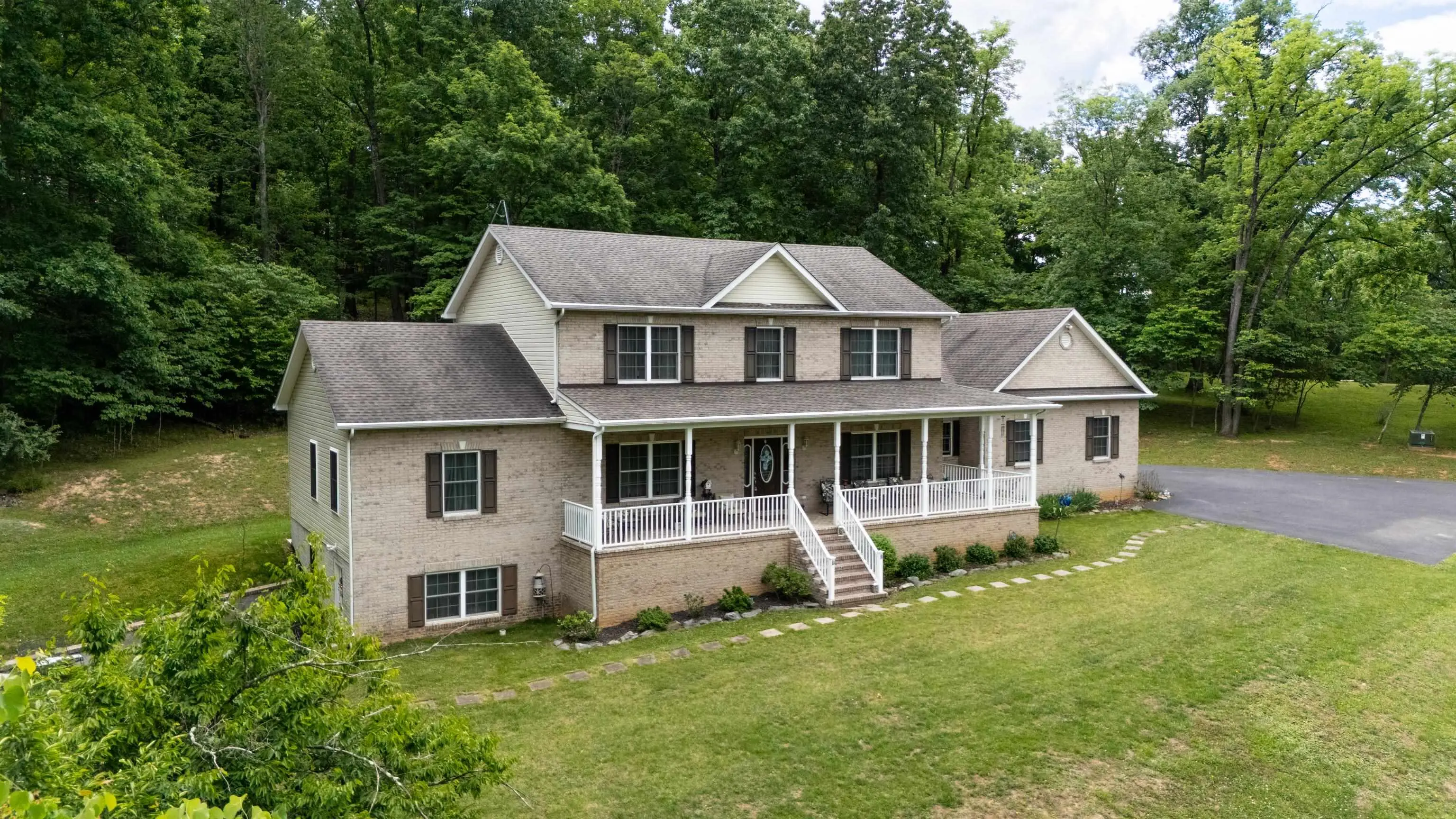256 Skylar Lanes Way, Winchester