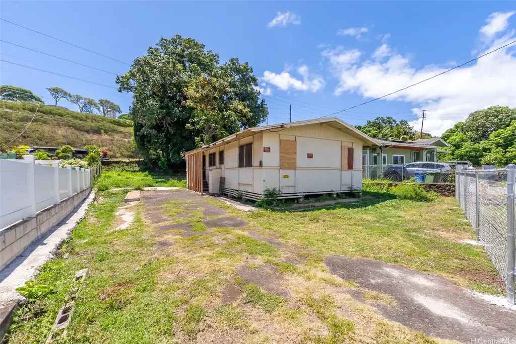 98-249 Kanuku Street, Aiea