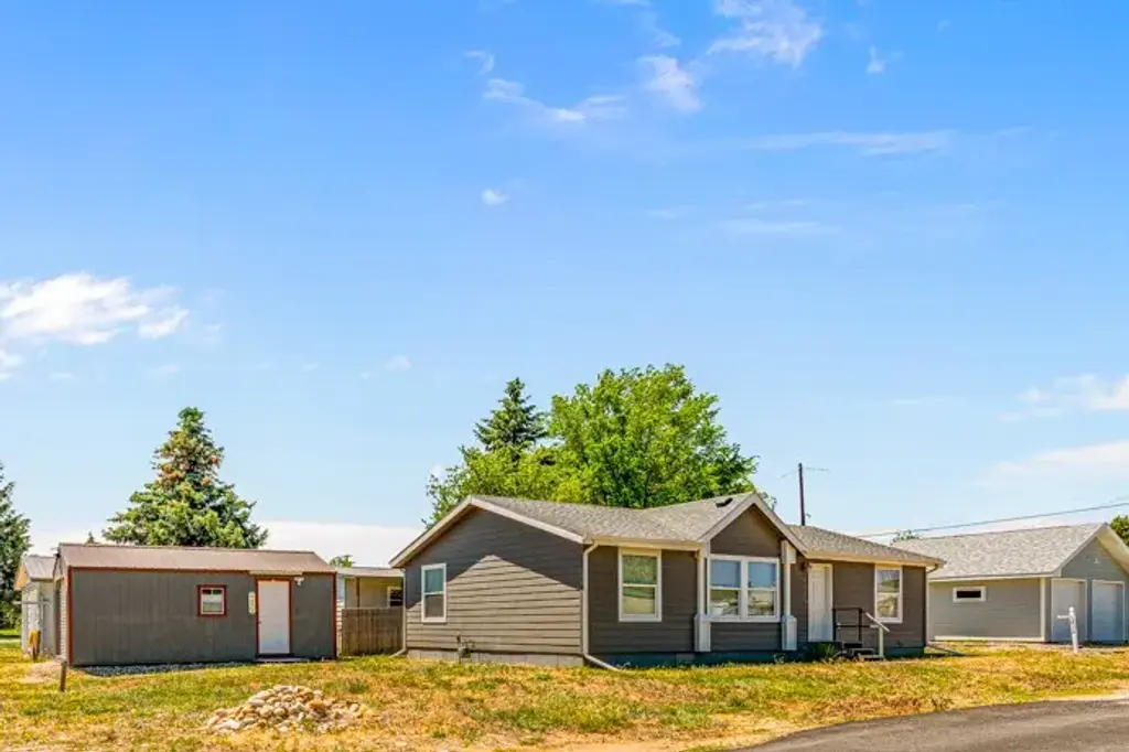 101 S 2nd Street, Roberts