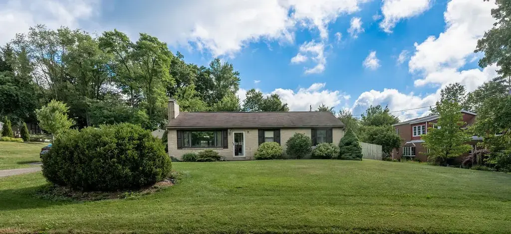 142 Emmet Drive , Chippewa