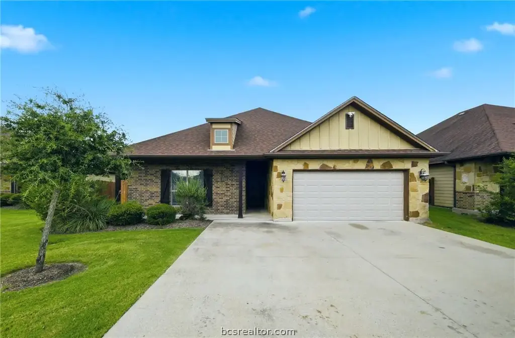 3105 Papa Bear Drive, College Station