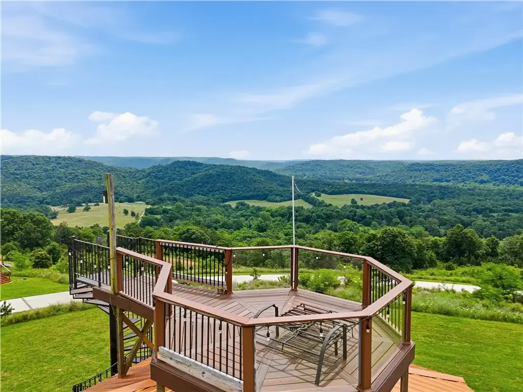 568 Madison 1556, Eureka Springs