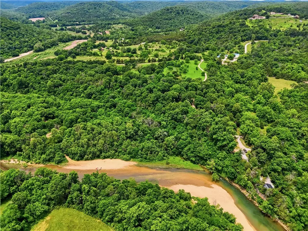 749 Madison 1556, Eureka Springs