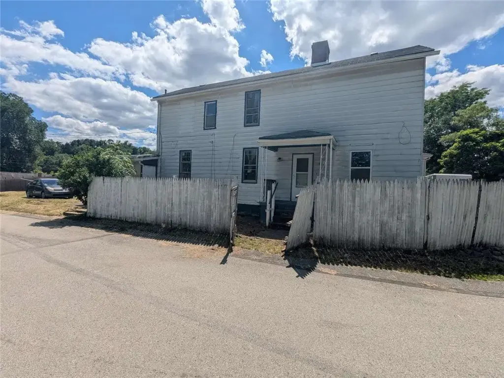 46 Railroad Street , Manor