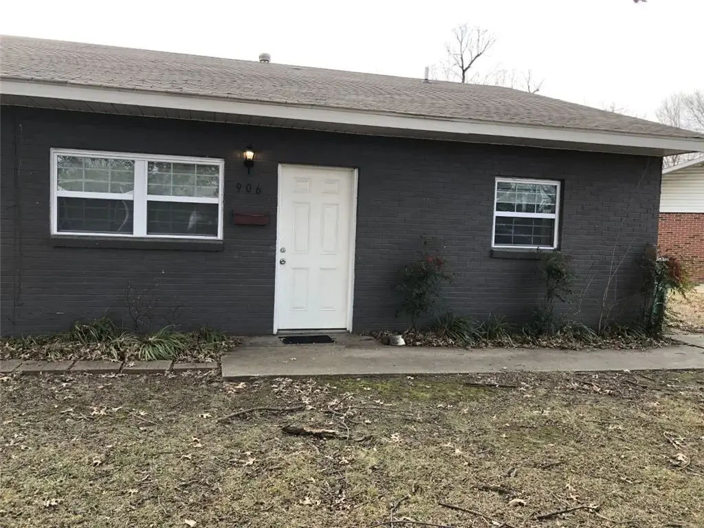 908 Young Street, Springdale