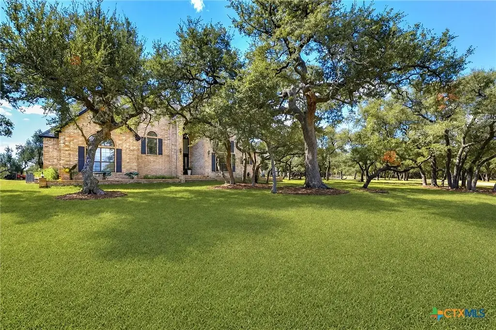 3220 Rustic Oak, San Antonio